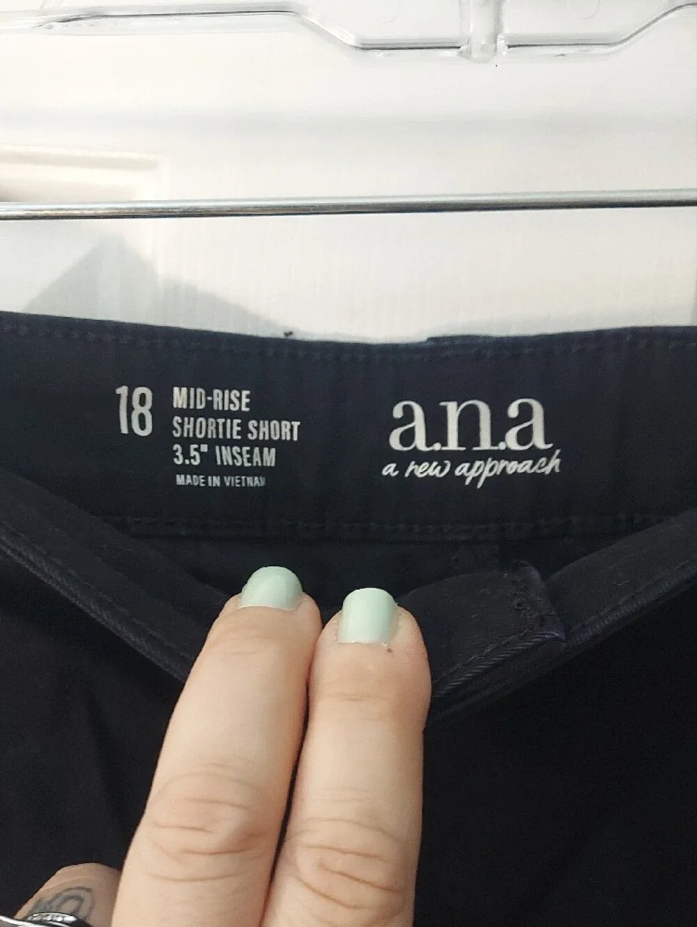 Womans Black Casual ANA Shorts Size 18
